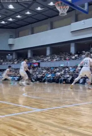 转横滨海盗, 占据主动, 张镇麟献